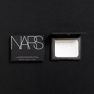 NARS Translucent Light Reflecting Setting Powder w/ Powder Puff — Crystal